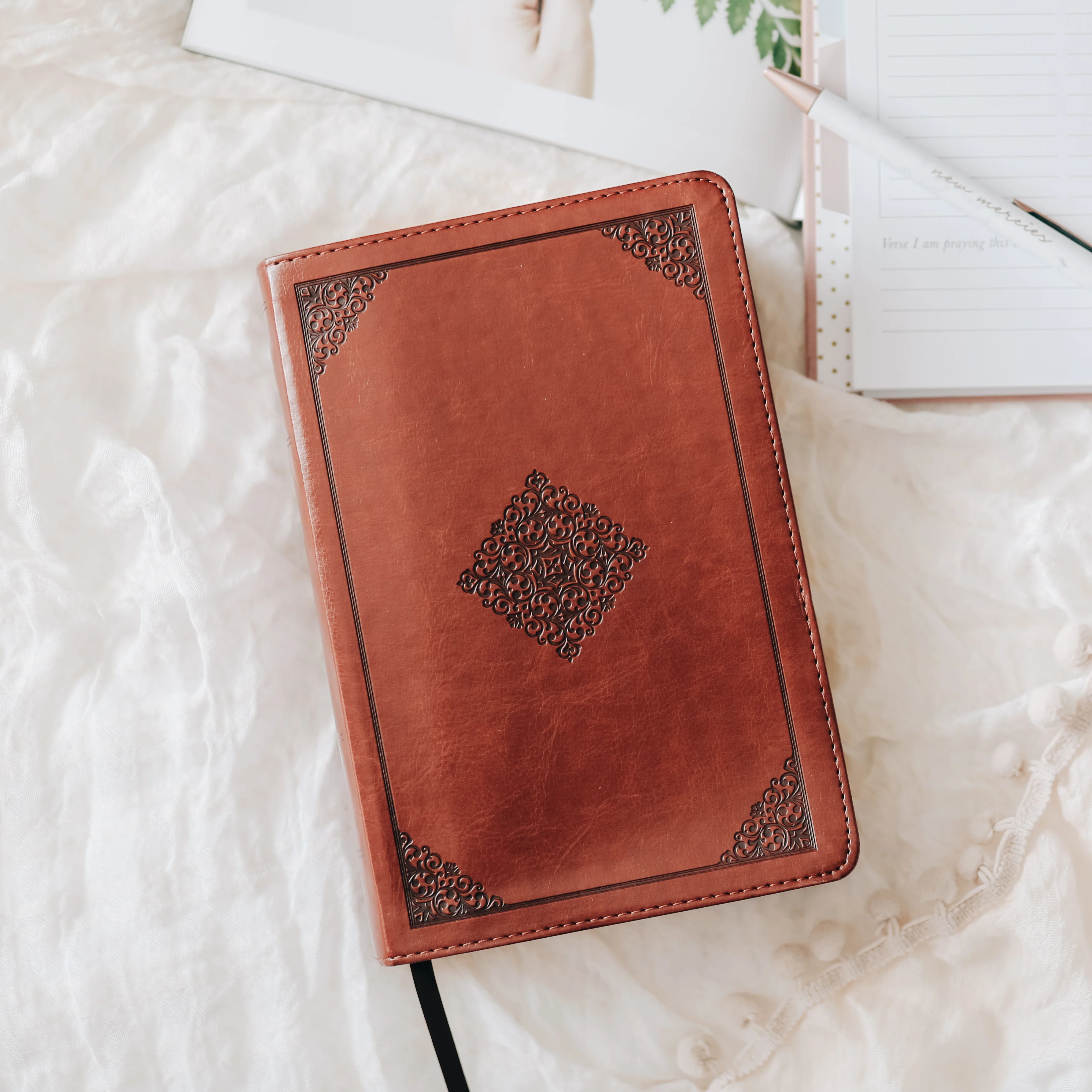 ESV Study Bible - Personal Size - Ornament Design - Image 3